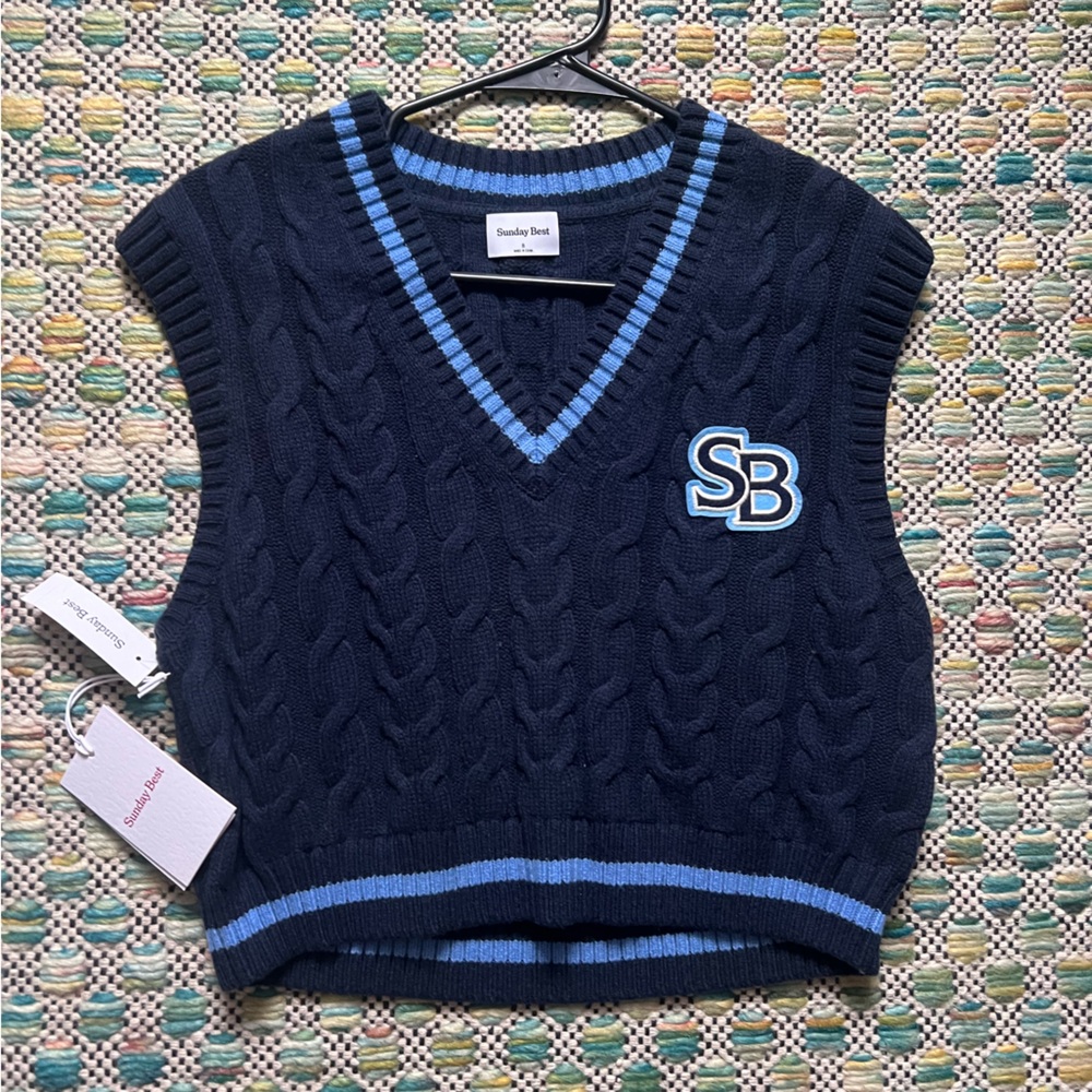 ARITZIA KNIT VEST